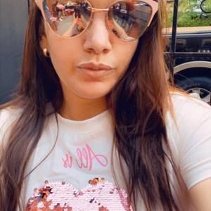 Meet your Posher, Yosaira